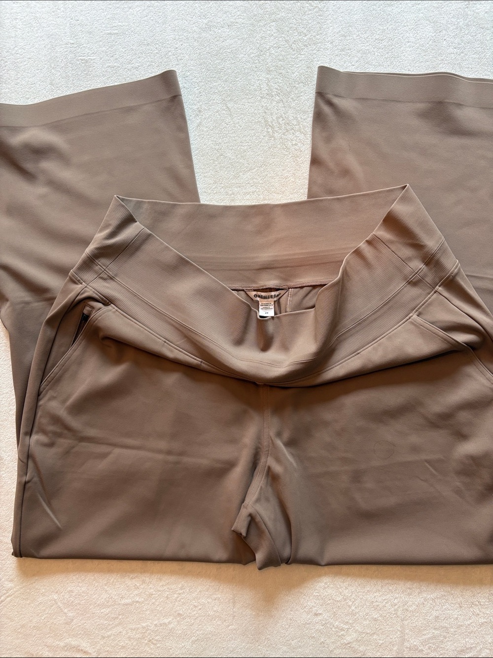 ATHLETA WOMEN’S HIGH-RISE WIDE-LEG OANTS — TAUPE